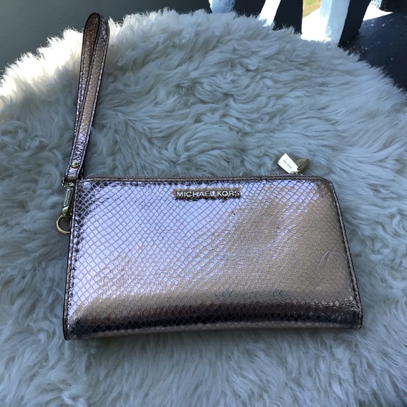 Michael Kors Embossed Metallic Soft Pink Leather Wristlet Clutch Organizer - Picture 1 of 10